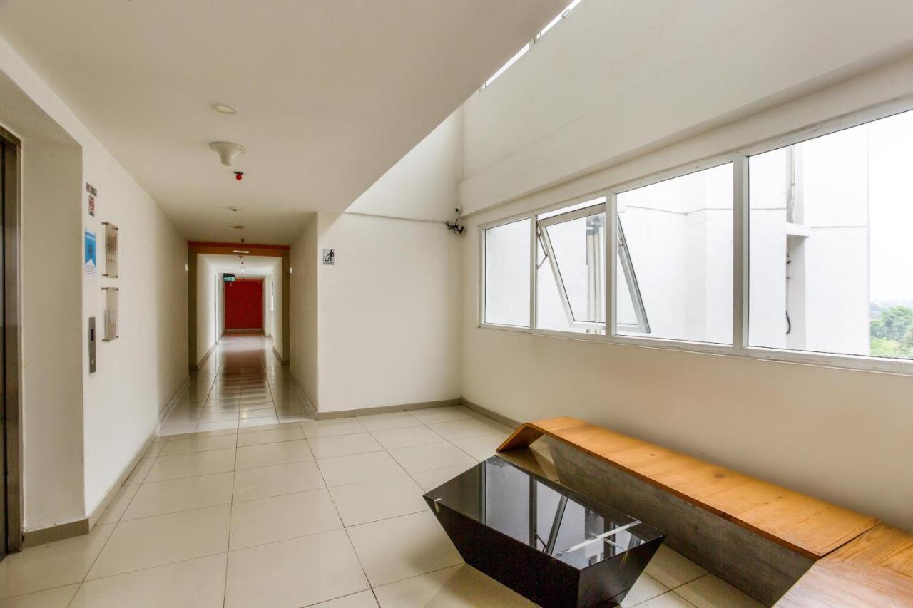 Oyo 3247 Afira Rooms Aeropolis Тангеранг Экстерьер фото